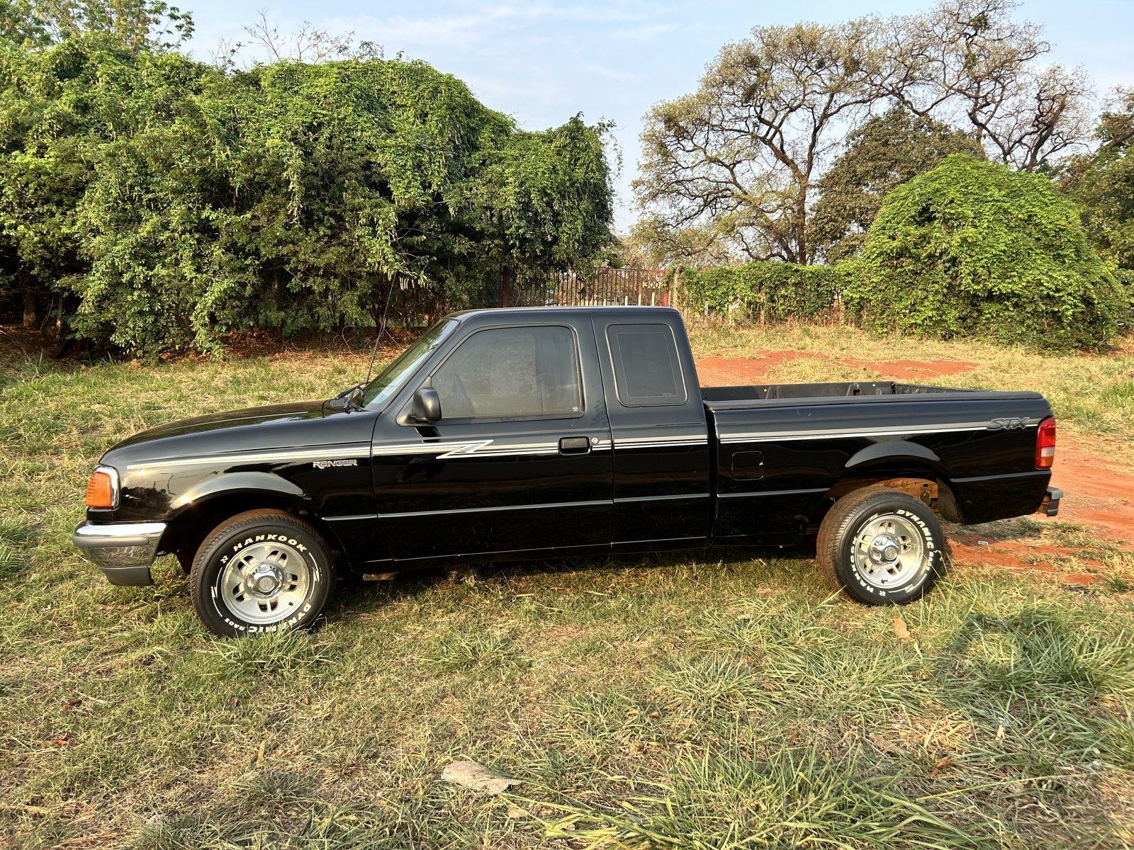 Foto 1 - Ford Ranger STX 4.0 V6 Gasolina 4x2 C.E