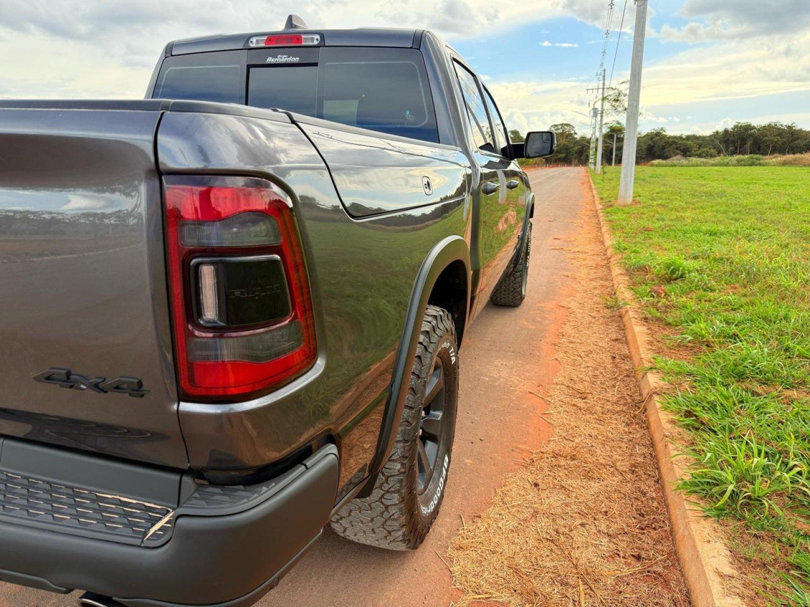 Foto 8 - RAM 1500 Rebel 5.7 V8 Gasolina 4x4