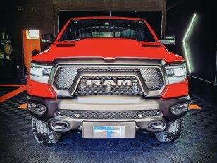 Foto 2 - RAM 1500 Rebel 5.7 V8 Gasolina 4x4