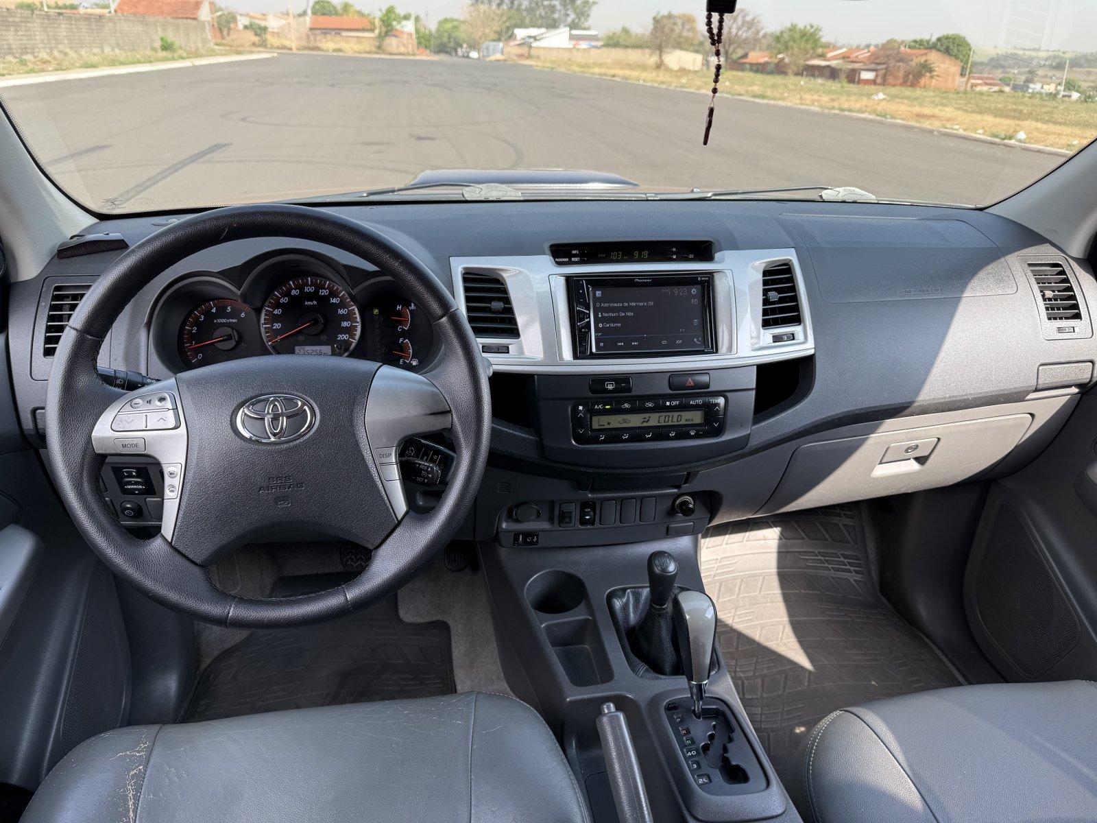 Foto 8 - Toyota Hilux SRV 3.0 Turbo Diesel 4x4