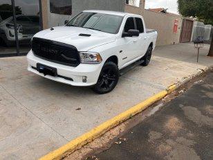 Foto 2 - RAM Classic Laramie Night Edition 5.7 V8 Gasolina 4x4