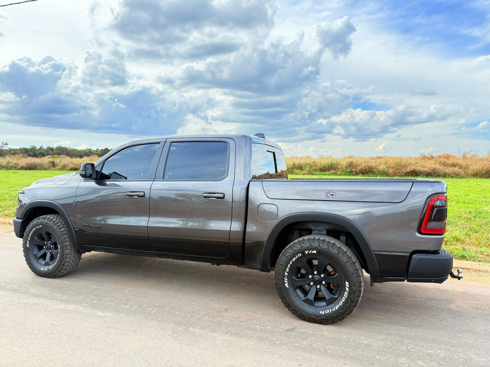 Foto 3 - RAM 1500 Rebel 5.7 V8 Gasolina 4x4