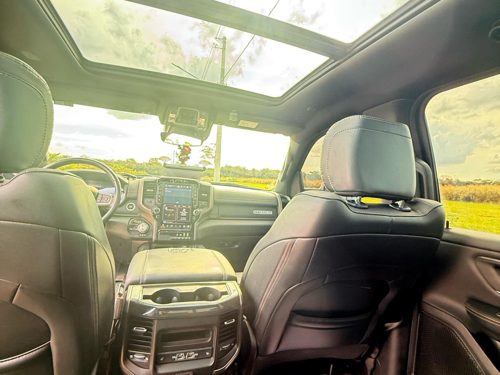 Foto 6 - RAM 1500 Rebel 5.7 V8 Gasolina 4x4