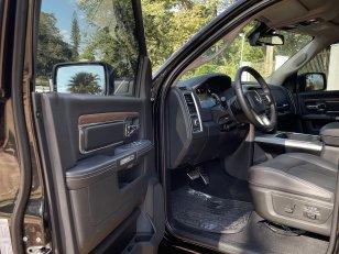 Foto 4 - RAM Classic Laramie Night Edition 5.7 V8 Gasolina 4x4