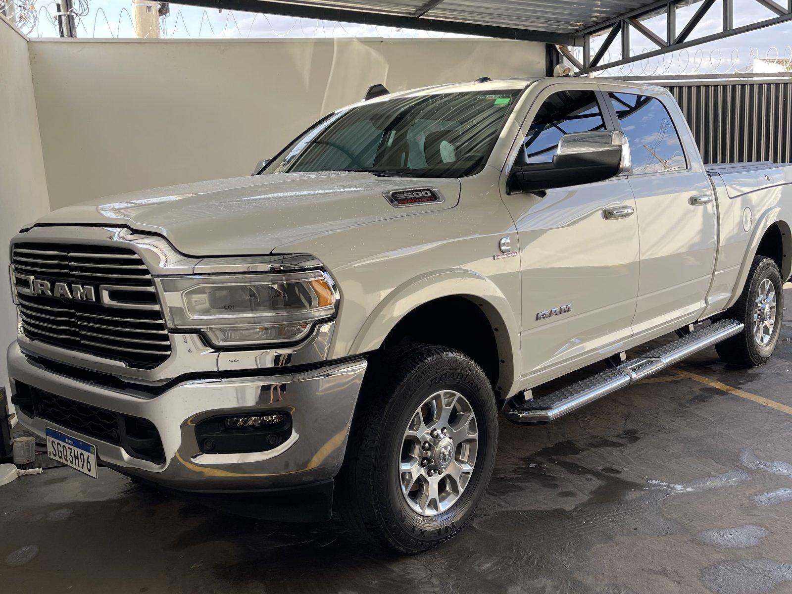 Foto 1 - RAM 3500 Laramie 6.7 Turbo Diesel 4x4