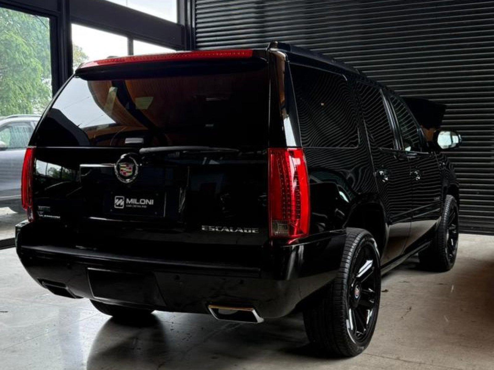Foto 2 - Cadillac Escalade Platinum 6.2 V8 Flex AWD